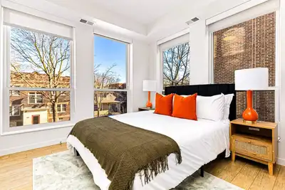 Image de Luxurious 2br Retreat near Downtown Roofdeck & Gym