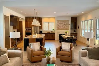 Image de Lakeshore Woods Escape