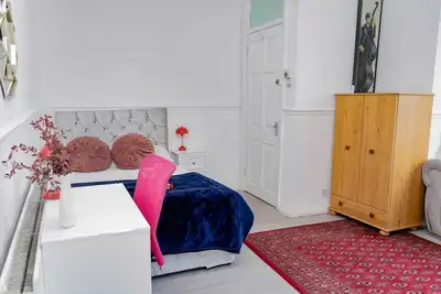 Image de 10%Off|Stay7Days|Relocation|Parking|WiFi|Sleeps9