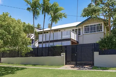 Image de The Queenslander - Pet Friendly Home in Coolangatta - Min. 3 Night Stays!