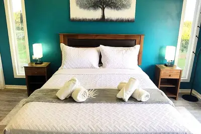 Image de Family house | Panoramic view, swimming pool and tennis court | Pet-friendly