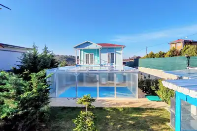 Image de Şilede doğa içinde denize yakın kapalı ısıtmalı havuzlu şömineli barbekülü villa
