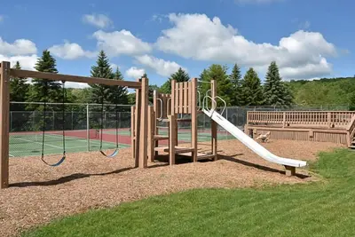 Image de Walk to Slopes | 3br + Fireplace & Trail View Deck