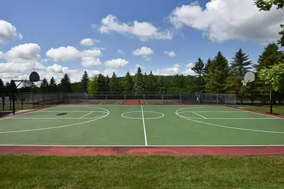 Image de Premier 1br Condo | Ski-In/Out + Deck & Kitchen