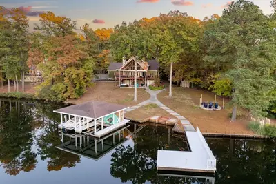 Image de 5br Lakefront, Docks, Game Room, Kayaks, Pet Friendly
