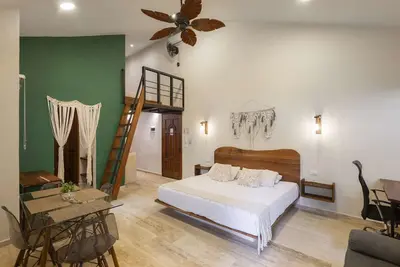 Image de Family Studio, w/ Pool & Street Parking, Equipped