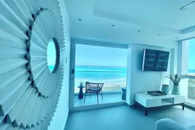 Image de Superb Beachfront. Epic view!