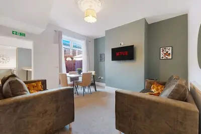 Image de Spacious 4br House | Sleeps 8 | by Stay With Us