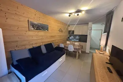 Image de À 50m des pistes de ski, 1er étage, vue montagne, balcon, télévision, casier à ski, 36m²