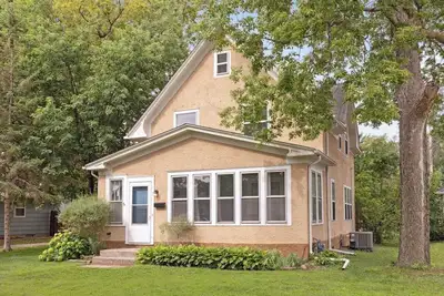 Image de The Nightingale  · King Bed l 5 min to Moa l 75 & 65 Hdtv I Ping Pong