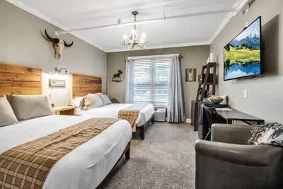 Image de The I Lodge Room at The West End Inn