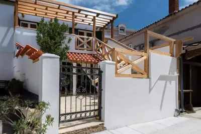 Image de Two Bedroom Apartment With Terrace And Garden View