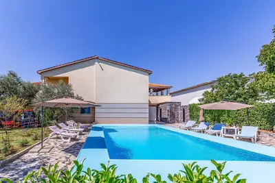 Image de Magnifique appartement à Pula avec piscine extérieure