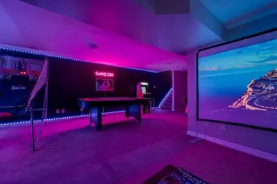 Image de Game Room, Theatre, King Bed, Private Patio
