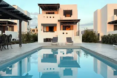 Image de Villa Finoe · 4-Bedroom Villa with Private Pool, Bbq, 7-Minute Walk to the Beach