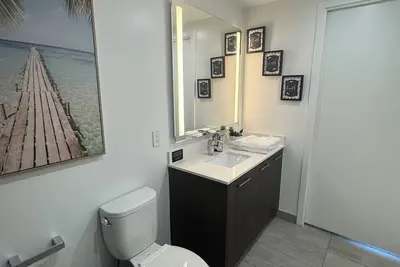 Image de Elegant 2br Apartment Modern Comfort + Prime Location