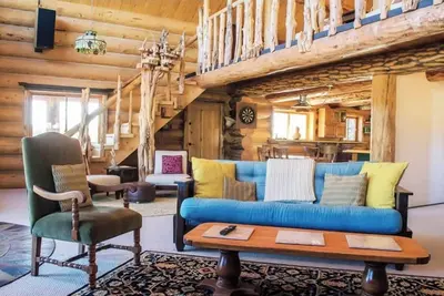 Image de Spectacular Mountain Views Vintage Log Cabin in Southwest Colorado