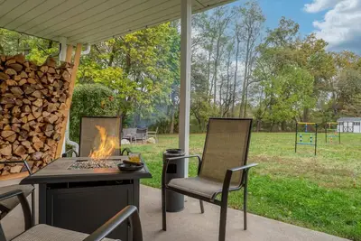 Image de Hersheypark Family Escape | Fire Pit, Yard, Ev