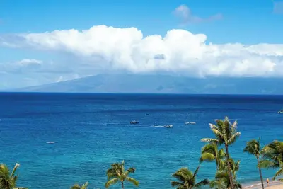 Image de Beachfront Condo – Location, Location, Location