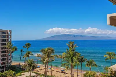 Image de Beachfront Condo – Location, Location, Location