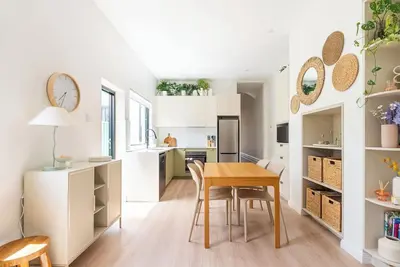 Image de Stylish Inner-City Terrace Near Green Square