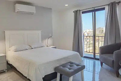 Image de Deluxe Department- 2 Bedrooms - Fully Equipment – Amazing Spacious