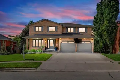 Image de Modern 1 bedroom 1 full bathroom walk out unit Near Fairview mall & Airport