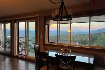 Image de Breathtaking Winter Retreat - Luxurious fully furnished - 30+ day min