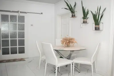 Image de Charming 2-bedroom villa in Linden with Ac