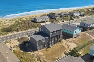 Image de Babe's Place | 105 ft to the beach | Dog Friendly