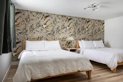 The Warbler Room | Sauna | Pickleball