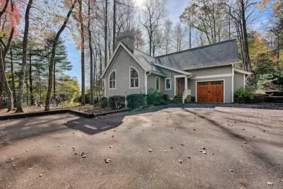 Image de Introducing Green's View:  A Three Bedroom Home Located In The Burlingame Country Club Community