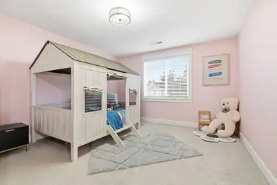 Image de Family 4-bedroom house in Vancouver. Sauna & year-round deck