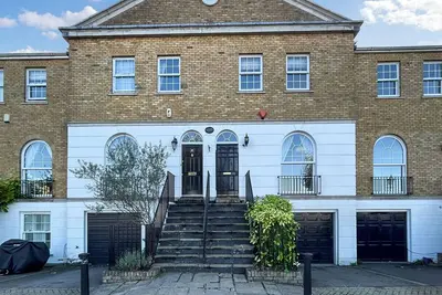 Image de 2 chambres à coucher à London