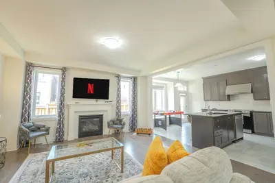 Image de 100 % privacy 7 bedrooms with 6 bathrooms and 2 master bedroom with 2 king beds