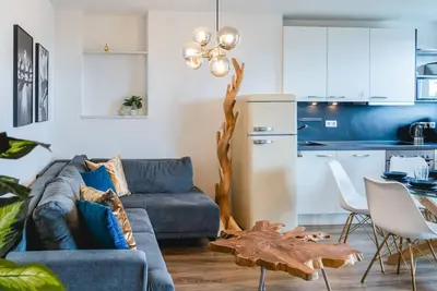 Image de YAYstay - 58m2 I balkony I 56` Smart Tv I train