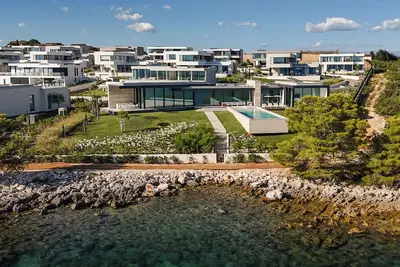 Image de 6-bedroom ultra luxury. Seafront. Wellness / Fitness / Pool