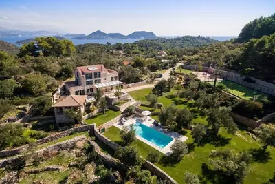 Image de Vacation villa with panoramic views in peaceful natural surroundings, close to the beach and sea