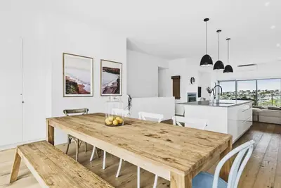 Image de Alma - sun filled stylish beach house