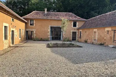 Image de Maison de charme entièrement rénovée au pied d'un Monument Historique