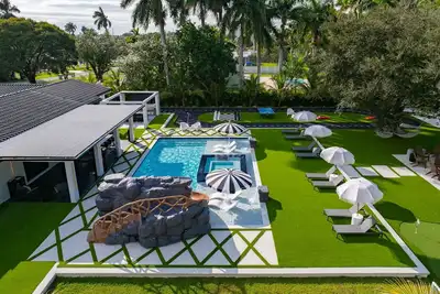 Image de 7br Private Estate w/ Pool, Spa, Waterslide & Go-Karts