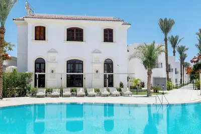 Image de Elegant Deluxe Room w/ Cliffside Views Perfect for Romantic Red Sea Escape