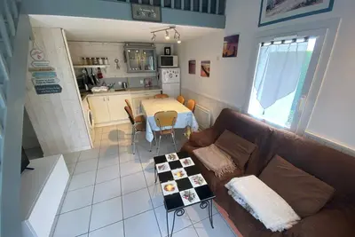 Image de Maisonnette avec jardin et accès piscine