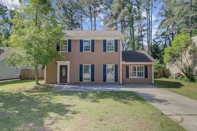 Image de 4-bedroom, Pet Friendly house in amazing Summerville with outdoor patio