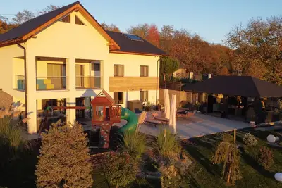 Image de Above Village