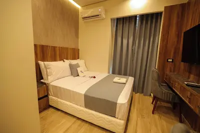Image de 15-room hotel in enchanting Cairo Governorate with Ac