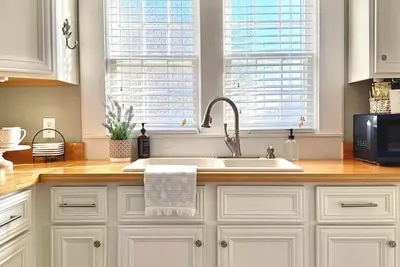 Image de The Little House on Main. Timeless Southern Charm in the Heart of Parsons