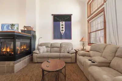 Image de Escape to this family-friendly townhome with true ski-in/ski-out convenience