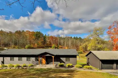 Image de Hot Tub, Pool & Pond - Catskills Family Escape