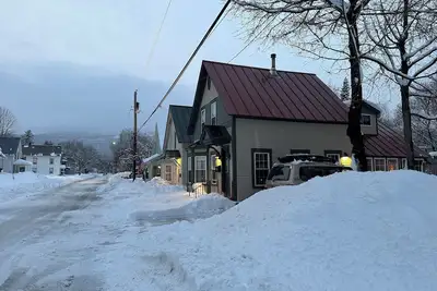 Image de Adorable Downtown 3-bedroom ski house in Ludlow